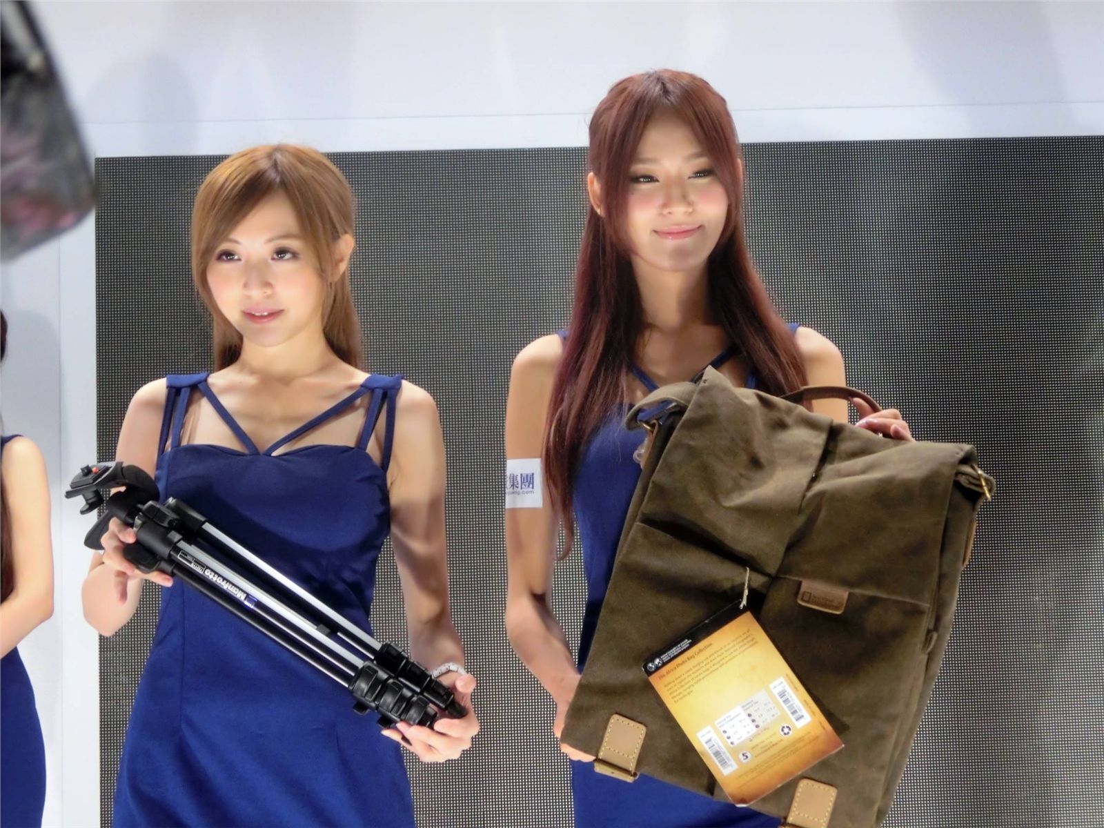 Winnie Lucy 双人合影 2013台北摄影器材展